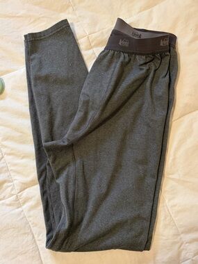 REI - men’s size small Co-op base layer thermal tights/leggings in heather gray.